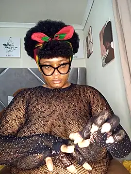 Snapshot of CocoBootyyy chatting on 10/15/25, 02:44 CocoBootyyy online show from 10/15/25, 02:44