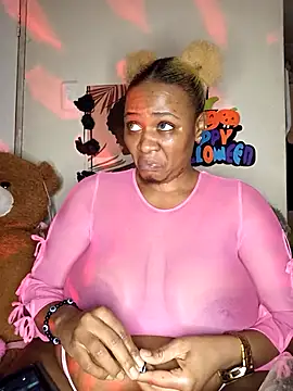 Snapshot of CocoBootyyy chatting on 10/29/25, 03:42 CocoBootyyy online show from 10/29/25, 03:42