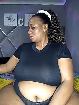 Snapshot of CocoBootyyy chatting on 04/18/26, 02:37 CocoBootyyy online show from 04/18/26, 02:37