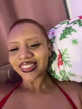 Snapshot of Charlotee_ chatting on 01/21/25, 06:33 Charlotee  online show from 01/21/25, 06:33