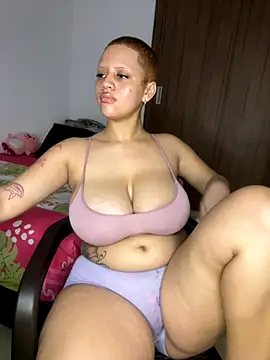 Snapshot of Charlotee_ chatting on 09/13/25, 11:15 Charlotee  online show from 09/13/25, 11:15