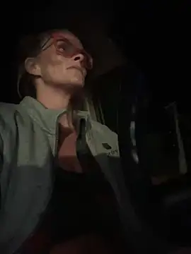 Snapshot of vixendoll87 chatting on 03/07/25, 01:20 vixendoll87 online show from 03/07/25, 01:20