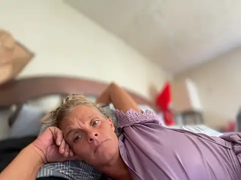 Snapshot of vixendoll87 chatting on 03/10/25, 02:26 vixendoll87 online show from 03/10/25, 02:26