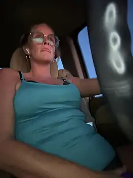 Snapshot of vixendoll87 chatting on 03/11/25, 12:00 vixendoll87 online show from 03/11/25, 12:00