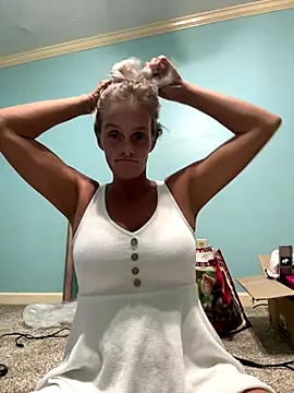 Snapshot of vixendoll87 chatting on 09/20/25, 10:22 vixendoll87 online show from 09/20/25, 10:22