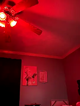 Snapshot of vixendoll87 chatting on 10/19/25, 01:39 vixendoll87 online show from 10/19/25, 01:39