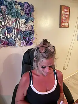 Snapshot of vixendoll87 chatting on 03/13/26, 08:15 vixendoll87 online show from 03/13/26, 08:15