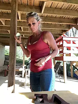 Snapshot of vixendoll87 chatting on 03/19/26, 08:57 vixendoll87 online show from 03/19/26, 08:57