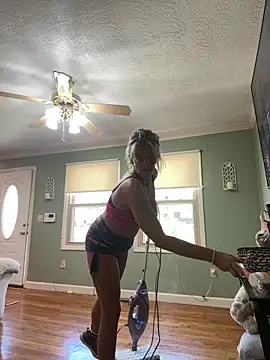 Snapshot of vixendoll87 chatting on 04/20/26, 04:10 vixendoll87 online show from 04/20/26, 04:10