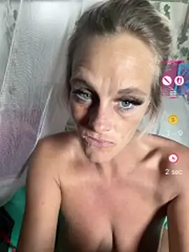 Snapshot of vixendoll87 chatting on 04/28/26, 02:27 vixendoll87 online show from 04/28/26, 02:27