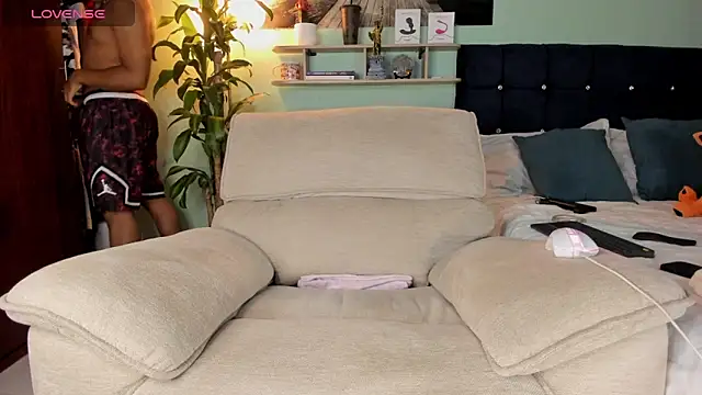 Snapshot of Neganhot_ chatting on 03/20/26, 12:37 Neganhot online show from 03/20/26, 12:37