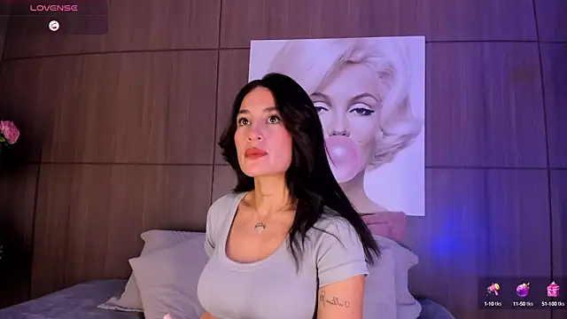 Snapshot of AgattaDuque chatting on 09/10/25, 11:16 AgattaDuque online show from 09/10/25, 11:16