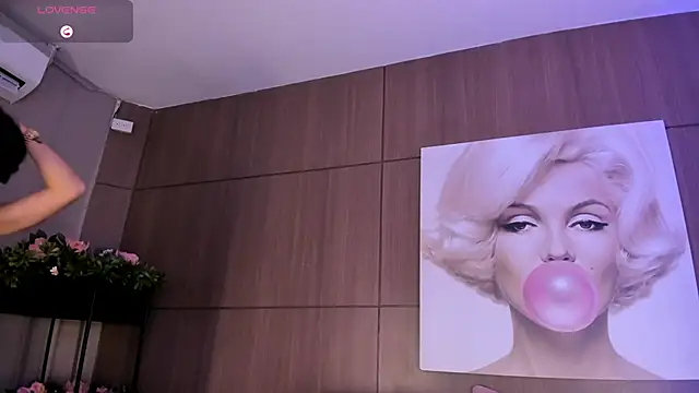 Snapshot of AgattaDuque chatting on 09/24/25, 11:08 AgattaDuque online show from 09/24/25, 11:08