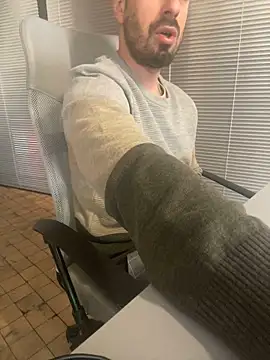 Snapshot of giorgakaci69 chatting on 03/24/26, 10:20 giorgakaci69 online show from 03/24/26, 10:20