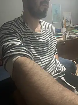 Snapshot of giorgakaci69 chatting on 04/20/26, 09:27 giorgakaci69 online show from 04/20/26, 09:27