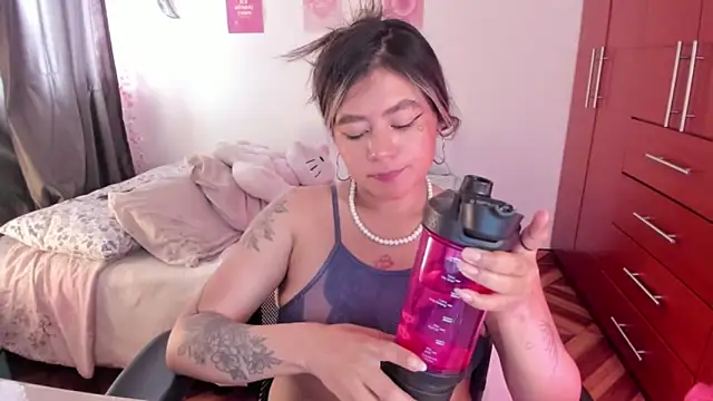 StephaniFox online show from 12/01/25, 07:52