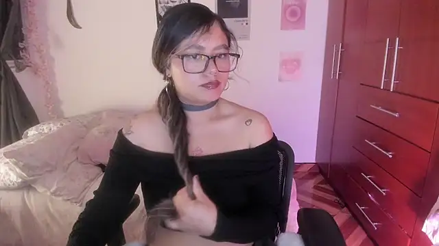 StephaniFox online show from 12/19/25, 01:45