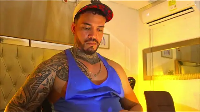 Snapshot of Angel_sex_latin chatting on 12/25/24, 09:02 Angel sex latin online show from 12/25/24, 09:02