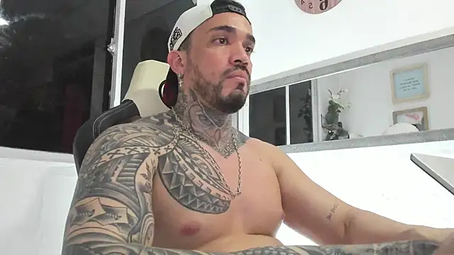 Snapshot of Angel_sex_latin chatting on 01/01/25, 01:47 Angel sex latin online show from 01/01/25, 01:47