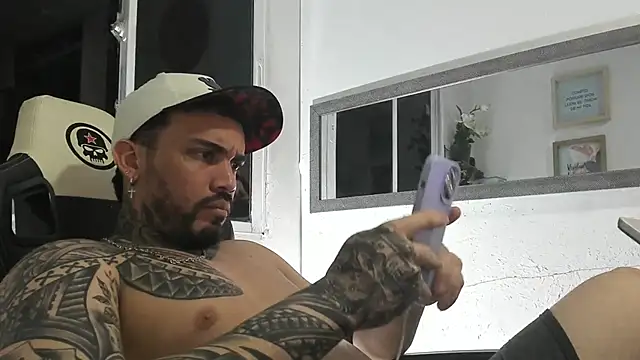 Snapshot of Angel_sex_latin chatting on 01/02/25, 07:01 Angel sex latin online show from 01/02/25, 07:01