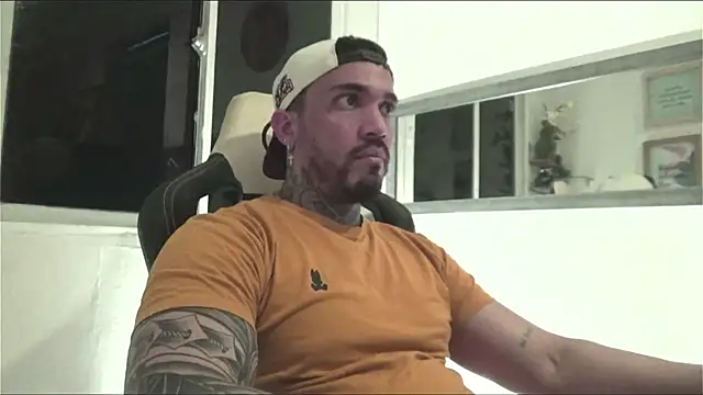 Snapshot of Angel_sex_latin chatting on 01/03/25, 12:22 Angel sex latin online show from 01/03/25, 12:22