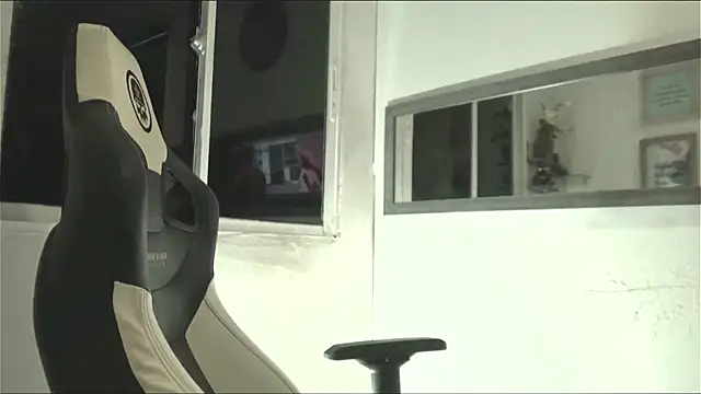 Snapshot of Angel_sex_latin chatting on 01/03/25, 03:27 Angel sex latin online show from 01/03/25, 03:27