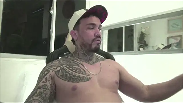 Snapshot of Angel_sex_latin chatting on 01/03/25, 08:10 Angel sex latin online show from 01/03/25, 08:10