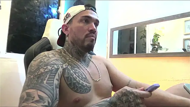 Snapshot of Angel_sex_latin chatting on 01/04/25, 11:38 Angel sex latin online show from 01/04/25, 11:38