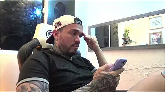 Snapshot of Angel_sex_latin chatting on 01/05/25, 07:49 Angel sex latin online show from 01/05/25, 07:49