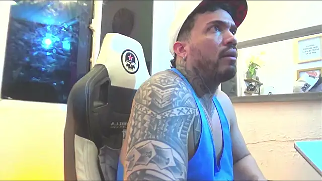 Snapshot of Angel_sex_latin chatting on 01/15/25, 09:56 Angel sex latin online show from 01/15/25, 09:56