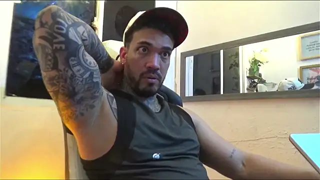 Snapshot of Angel_sex_latin chatting on 01/16/25, 07:28 Angel sex latin online show from 01/16/25, 07:28