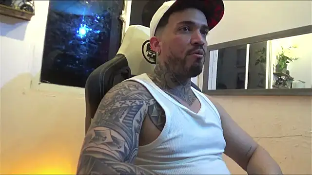 Snapshot of Angel_sex_latin chatting on 01/18/25, 06:56 Angel sex latin online show from 01/18/25, 06:56