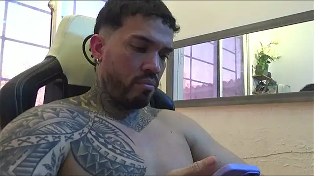 Snapshot of Angel_sex_latin chatting on 01/19/25, 08:41 Angel sex latin online show from 01/19/25, 08:41