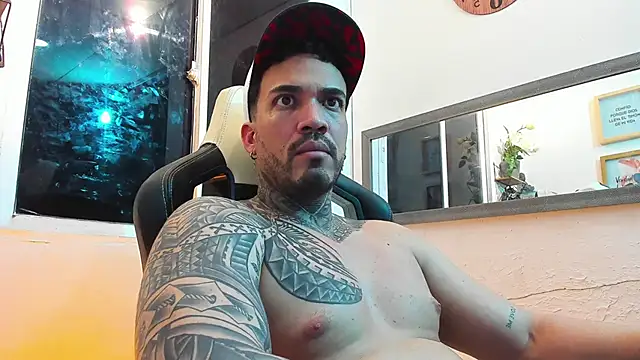 Snapshot of Angel_sex_latin chatting on 01/21/25, 04:10 Angel sex latin online show from 01/21/25, 04:10