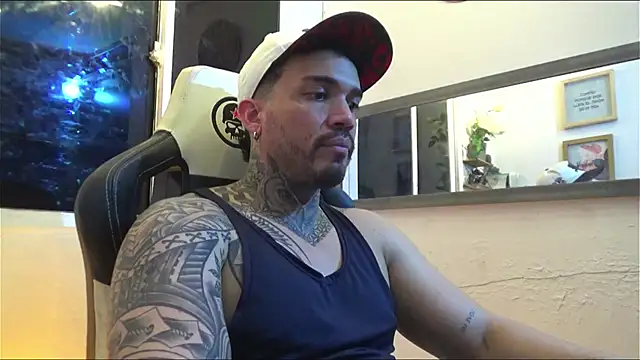 Snapshot of Angel_sex_latin chatting on 01/22/25, 04:23 Angel sex latin online show from 01/22/25, 04:23