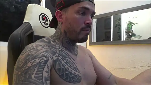 Snapshot of Angel_sex_latin chatting on 01/27/25, 05:36 Angel sex latin online show from 01/27/25, 05:36