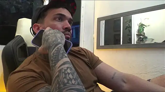 Snapshot of Angel_sex_latin chatting on 01/27/25, 08:40 Angel sex latin online show from 01/27/25, 08:40