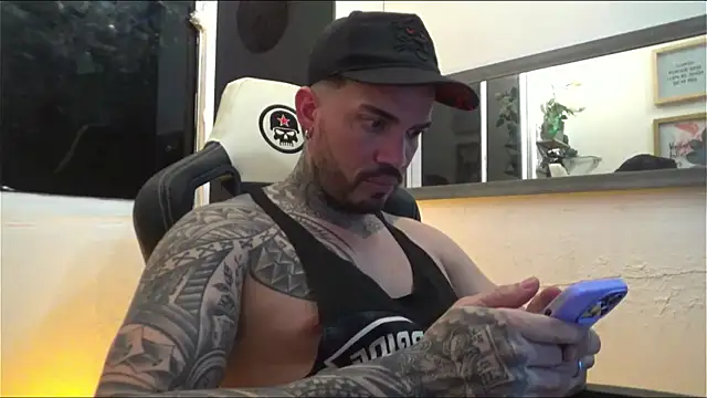 Snapshot of Angel_sex_latin chatting on 01/28/25, 07:22 Angel sex latin online show from 01/28/25, 07:22