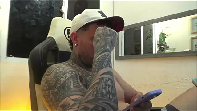 Snapshot of Angel_sex_latin chatting on 02/01/25, 06:54 Angel sex latin online show from 02/01/25, 06:54