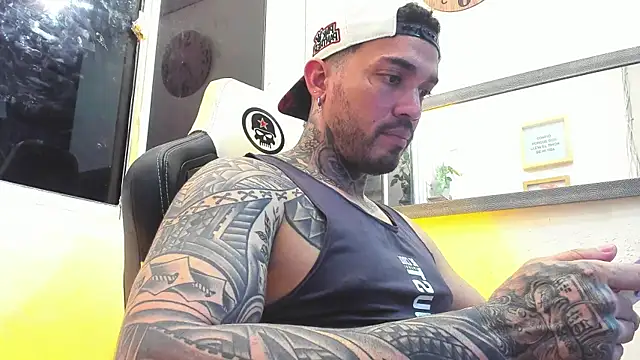 Snapshot of Angel_sex_latin chatting on 02/03/25, 12:58 Angel sex latin online show from 02/03/25, 12:58