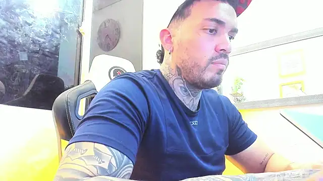 Snapshot of Angel_sex_latin chatting on 02/04/25, 08:13 Angel sex latin online show from 02/04/25, 08:13