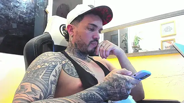 Snapshot of Angel_sex_latin chatting on 02/05/25, 05:20 Angel sex latin online show from 02/05/25, 05:20