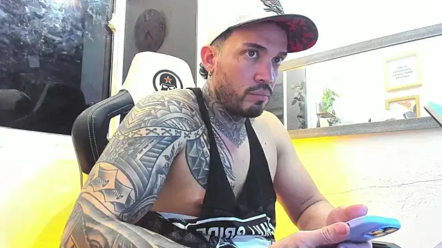 Snapshot of Angel_sex_latin chatting on 02/05/25, 08:21 Angel sex latin online show from 02/05/25, 08:21