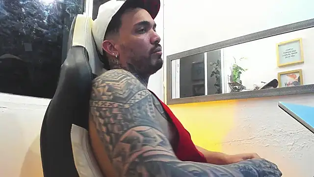 Snapshot of Angel_sex_latin chatting on 02/06/25, 06:40 Angel sex latin online show from 02/06/25, 06:40