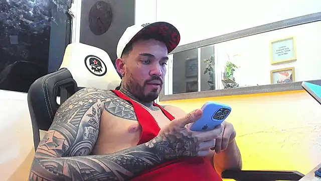 Snapshot of Angel_sex_latin chatting on 02/07/25, 06:56 Angel sex latin online show from 02/07/25, 06:56