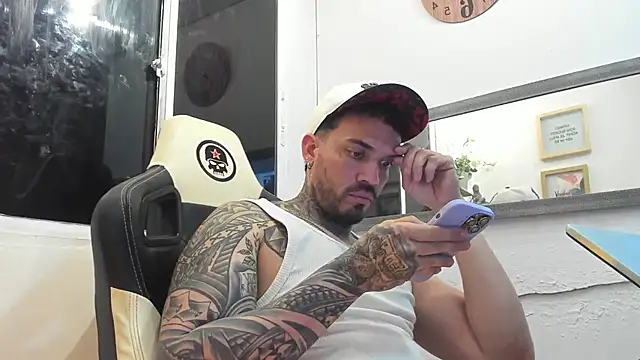 Snapshot of Angel_sex_latin chatting on 02/12/25, 06:40 Angel sex latin online show from 02/12/25, 06:40