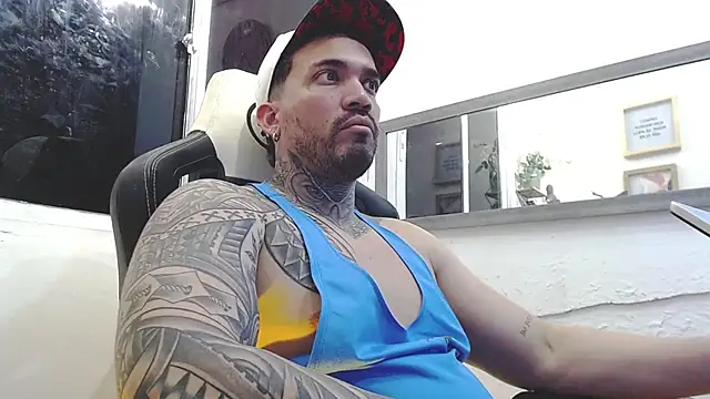 Snapshot of Angel_sex_latin chatting on 02/17/25, 03:47 Angel sex latin online show from 02/17/25, 03:47