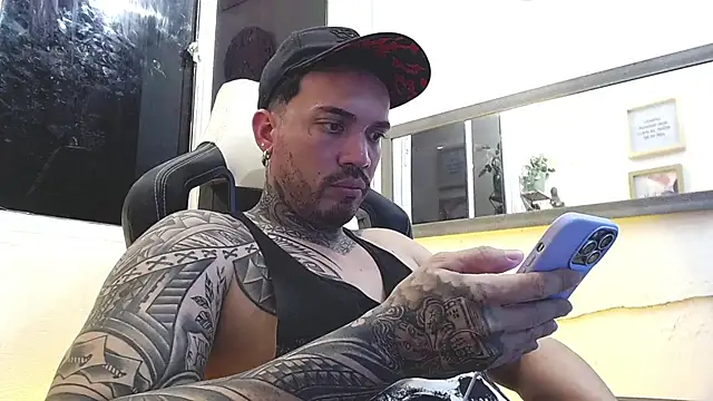 Snapshot of Angel_sex_latin chatting on 02/18/25, 08:27 Angel sex latin online show from 02/18/25, 08:27