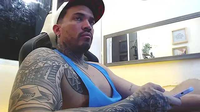 Snapshot of Angel_sex_latin chatting on 02/19/25, 03:39 Angel sex latin online show from 02/19/25, 03:39