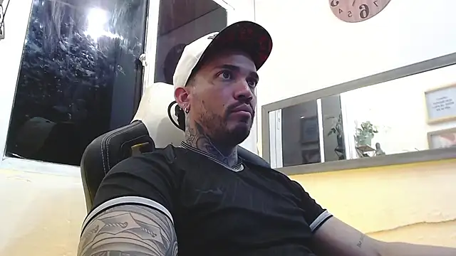 Snapshot of Angel_sex_latin chatting on 02/20/25, 03:56 Angel sex latin online show from 02/20/25, 03:56